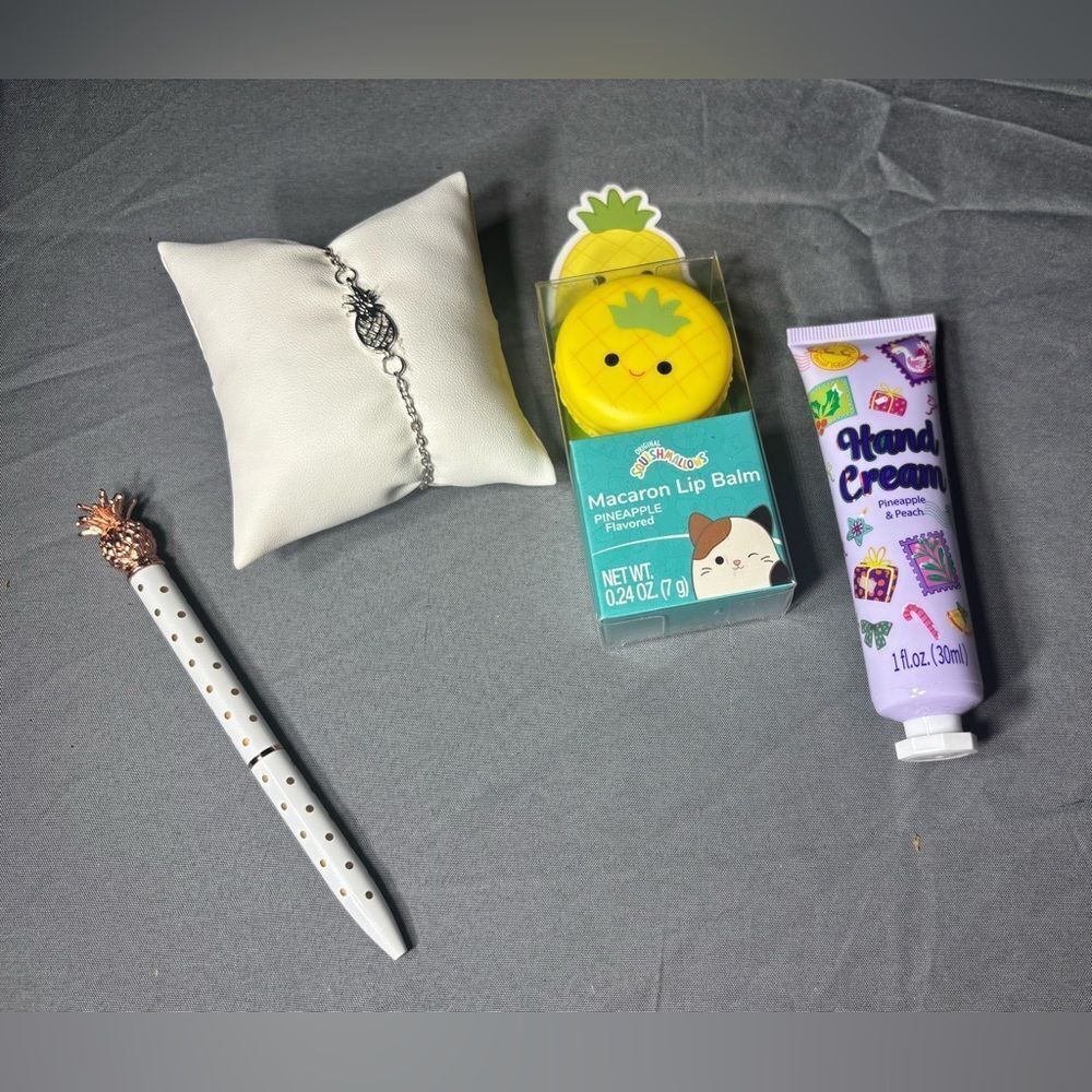 4 pc New Pineapple Theme Bundle NWT